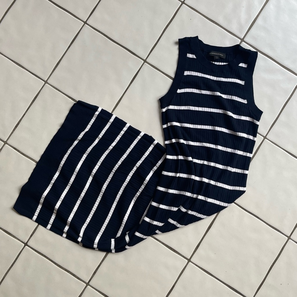 Like New Banana Republic Navy and White Striped Sleeveless Dress